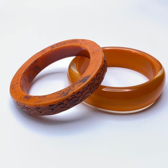 Vintage Orange Crush Bangle Pairing — Carved Resin & Smooth Lucite Bangles - Picture 2 of 12